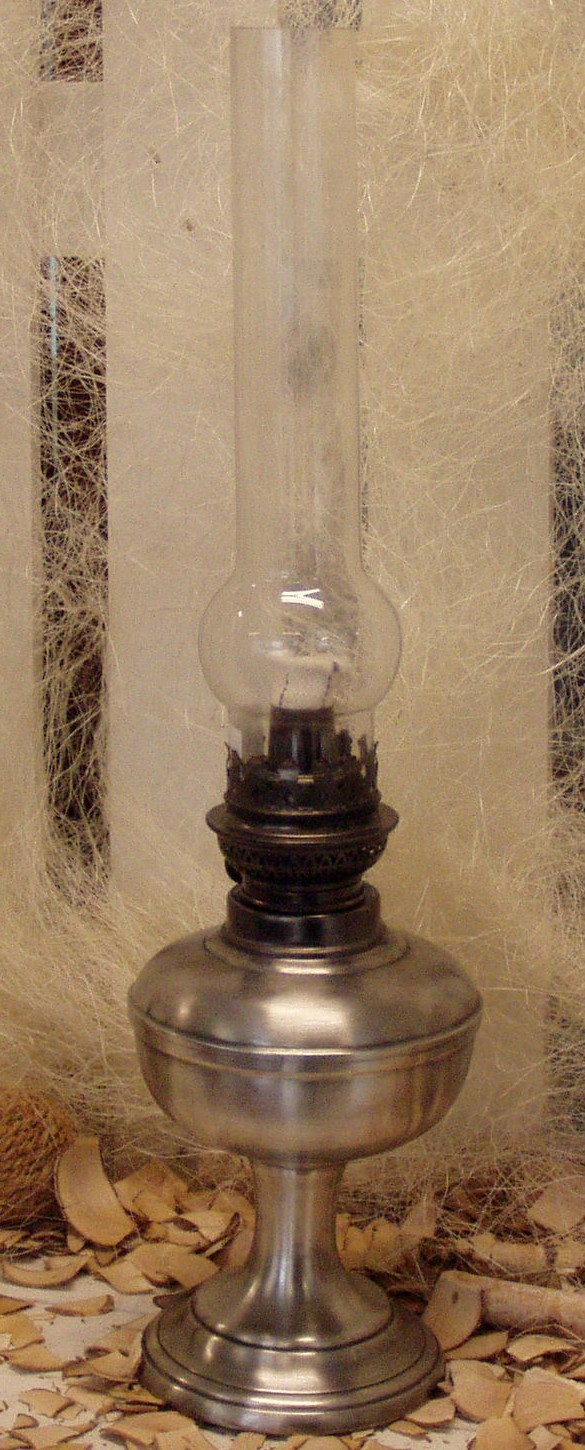 ENSEMBLE DE UN Maison Etain D'enfants Suisse Et 3 Figurine Por